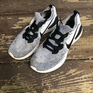 9.5 Women’s Nike Shoes